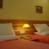Home Inn Xinjiekou Beijing twin room with two single beds and a bedside lamp