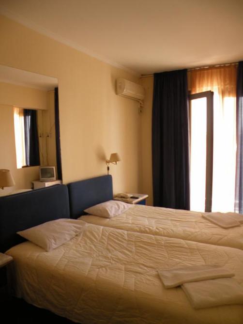Delfini Hotel - Piraeus
