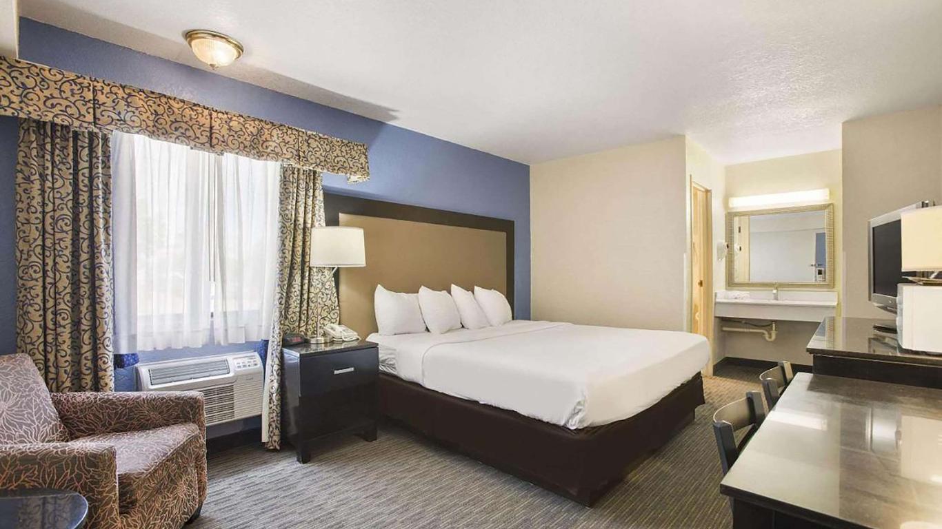 Rodeway Inn and Suites Mackinaw City - Bridgeview