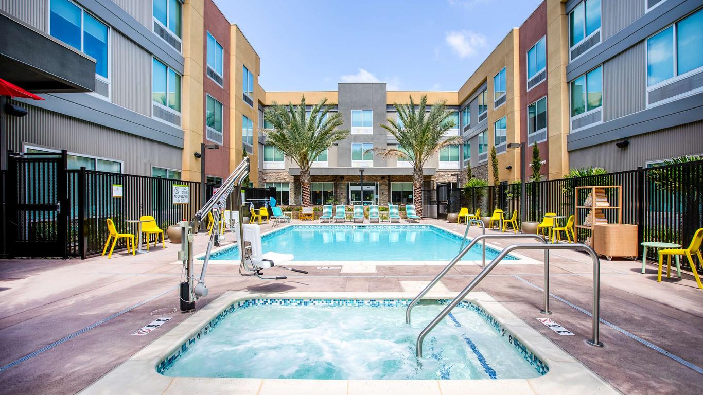 Home2 Suites by Hilton Carlsbad, CA