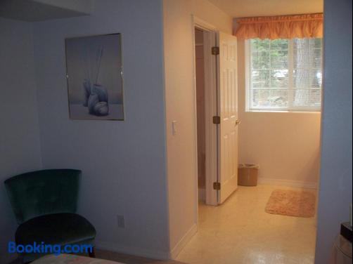River Cove Elegant Waterfront Bed and Breakfast - Post Falls