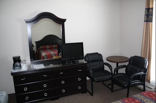 The Country Inn Motel - Gander - Bedroom