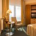 Apart-Hotel Halle, Halle: guest room with bed, armchair, TV cabinet and window drapes