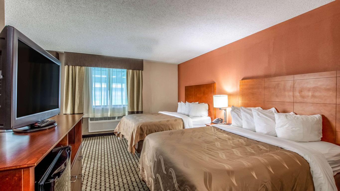 Country Inn and Suites by Radisson Muskegon MI