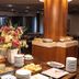 Buffet setup with flowers and covered dishes at Stream Hotéis in Ribeirão Preto