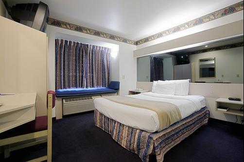 Americas Best Value Inn Racine - Racine - Bedroom