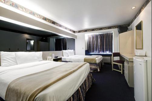 Americas Best Value Inn Racine - Racine - Bedroom
