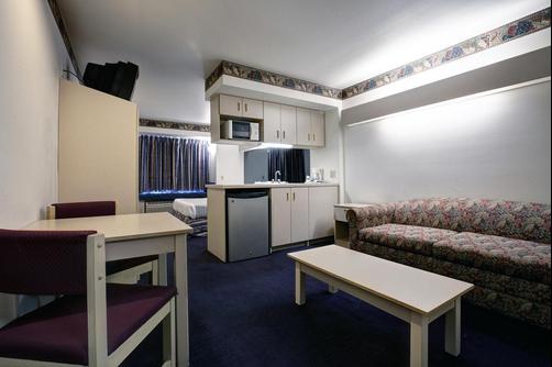 Americas Best Value Inn Racine - Racine - Bedroom