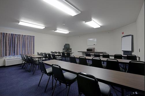Americas Best Value Inn Racine - Racine - Conference room