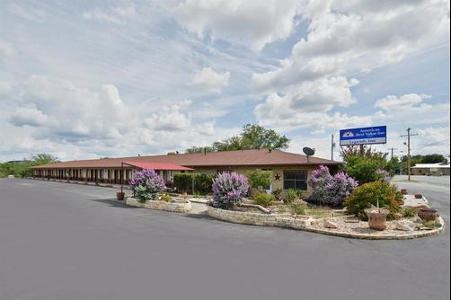 Americas Best Value Inn - The Legends Inn - Junction - Building