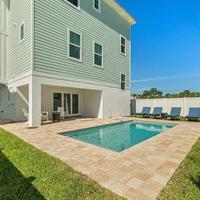 Endless Summer Oasis heated pool and putting green