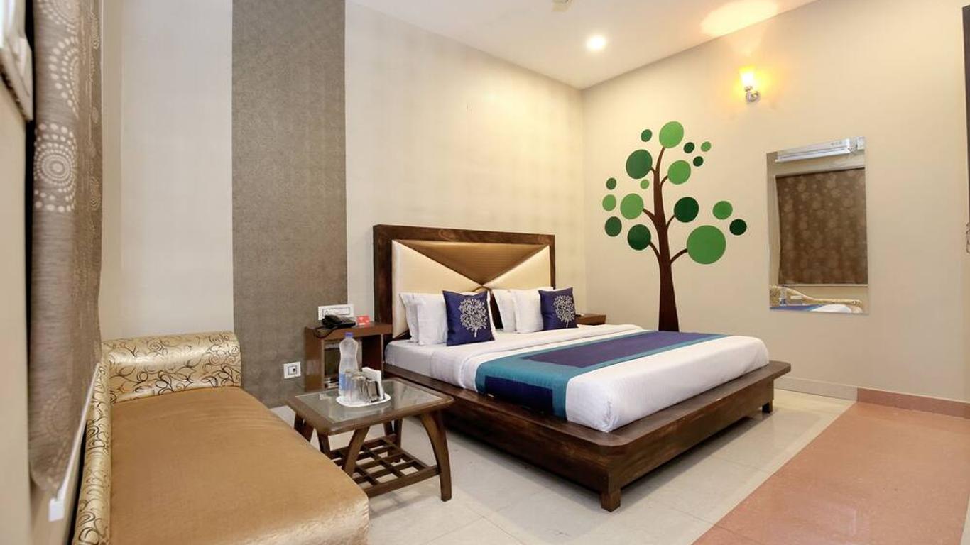 OYO 10070 Hotel Satkar Regency