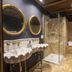 Hotel Cetina Palacio de los Salcedo, Baeza: bathroom with double sinks, walk-in shower and soaking tub