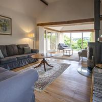 Lovely Cotswolds Farm House On An Award Winning Vineyard With Stunning Views