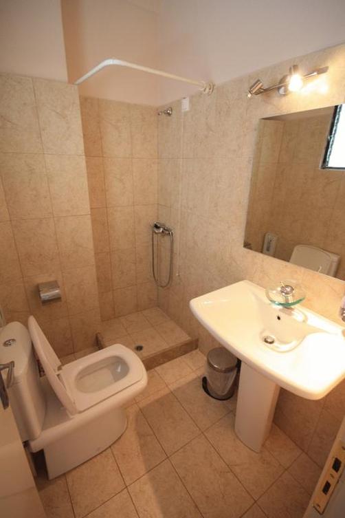 Ulrika - Aegina - Bathroom