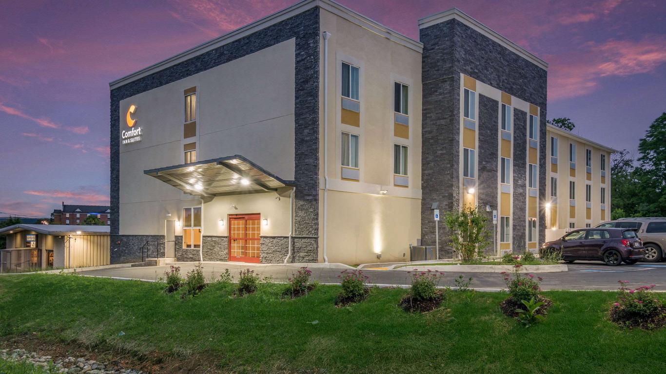 Comfort Inn and Suites Harrisburg - Hershey West
