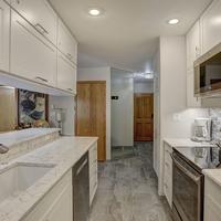 Newly Remodeled Spacious 1 Bedroom 1 Condo by RedAwning