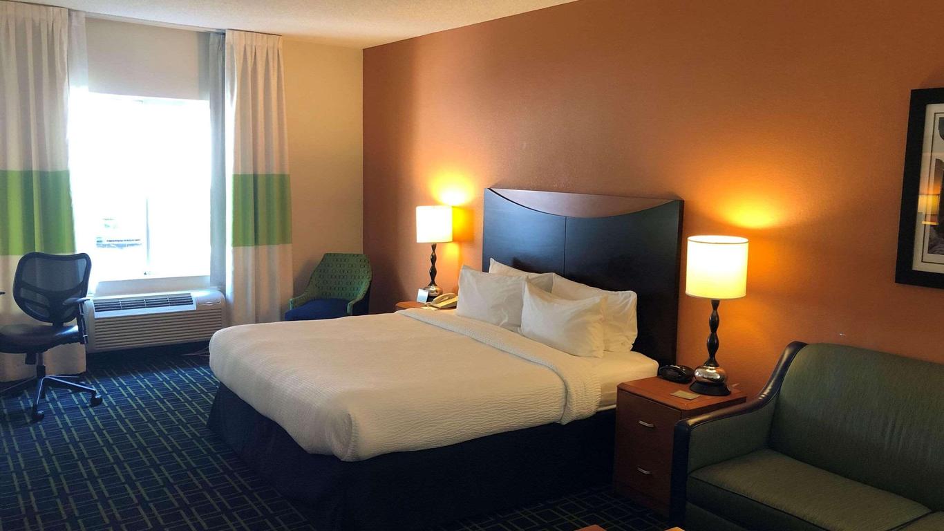 Country Inn & Suites by Radisson Fayetteville I-95