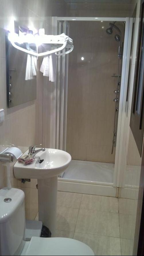 Hostal Can Jaume - Mollerusa - Bathroom