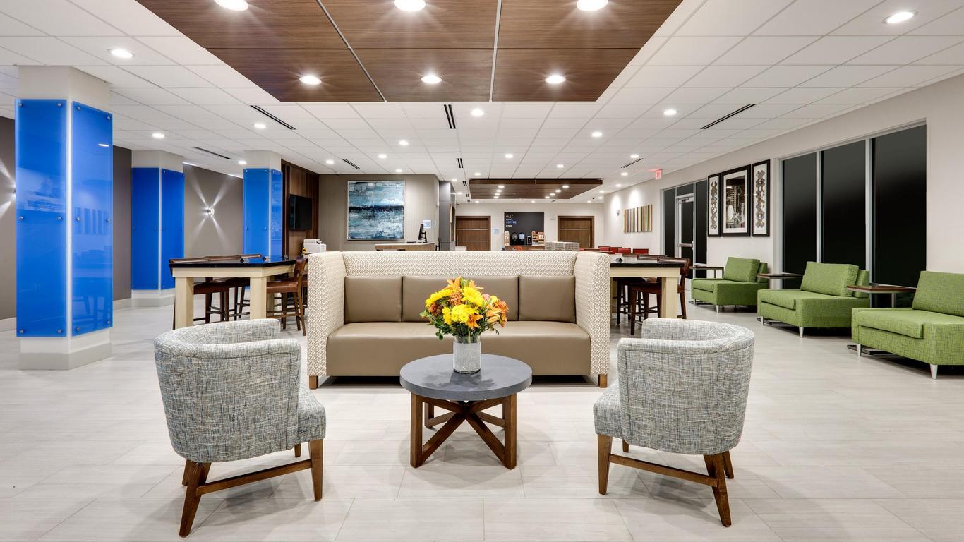 Holiday Inn Express & Suites Plano - The Colony