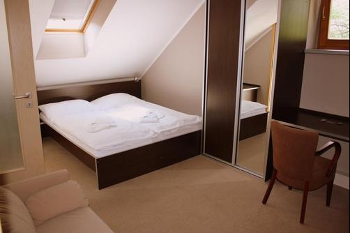 Penzion a Polocafe U Lavky - Chrudim - Bedroom