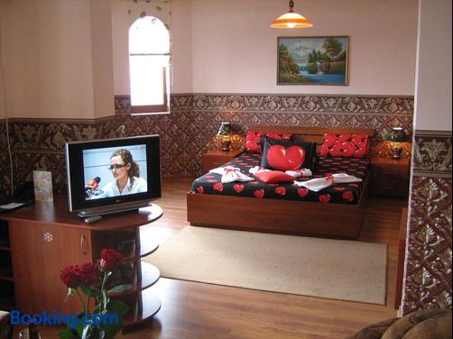 Family Hotel Emaly 1 - Bankya - Bedroom