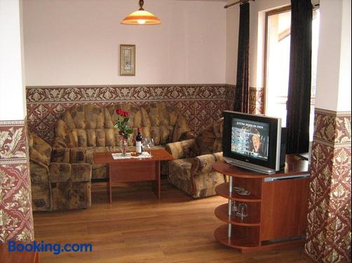 Family Hotel Emaly 1 - Bankya - Living room