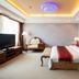 Grand View International Hotel, Liaoyang: elegant guest room with king bed, TV, seating area and chandelier