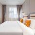 Motel Shanghai Liuzhou Road Guangda Convention and Exhibition Centre guest room with twin beds and wall TV in Shanghai