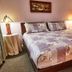 Governor's Rock Motel in Shaftsbury: king bed with patchwork quilt, bedside lamps and armchair
