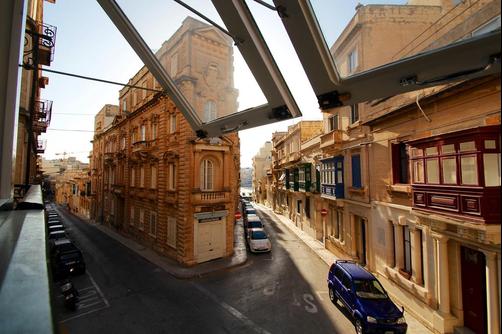 Corner Hostel - Sliema