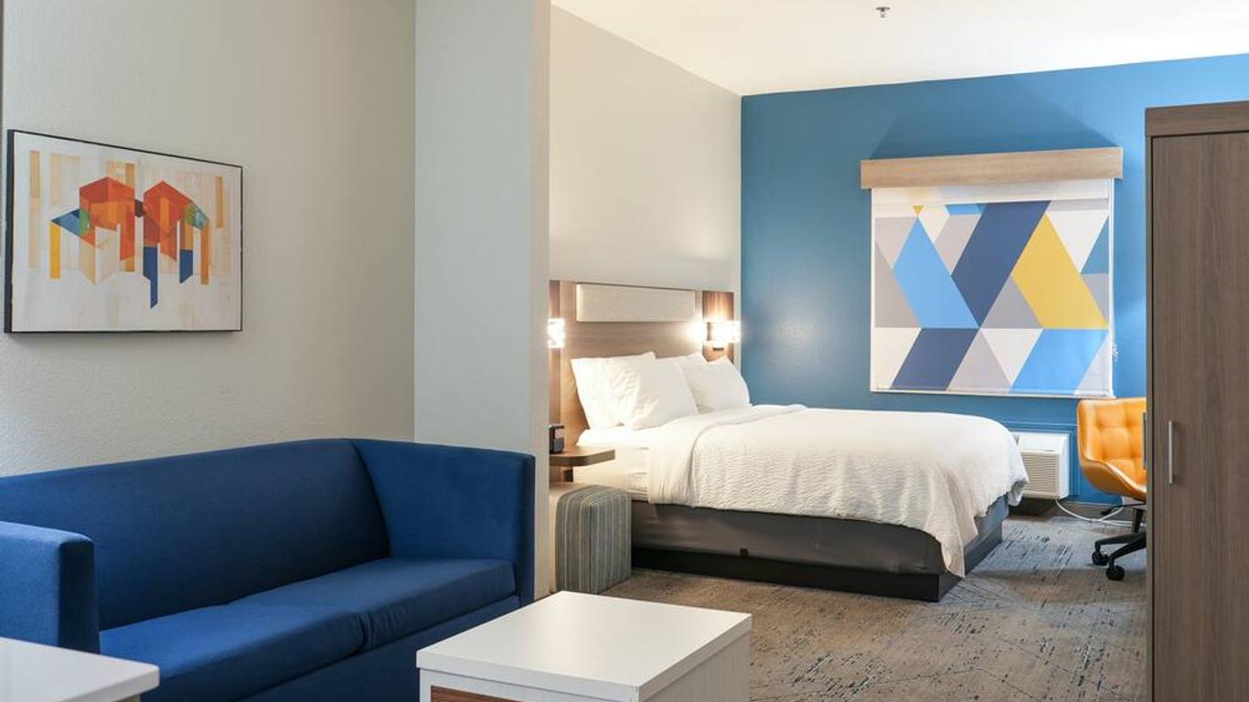 Holiday Inn Express & Suites Dallas Southwest-Cedar Hill