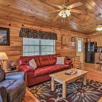 Hidden Springs Cabin with Hot Tub, 2 Mi to Dollywood