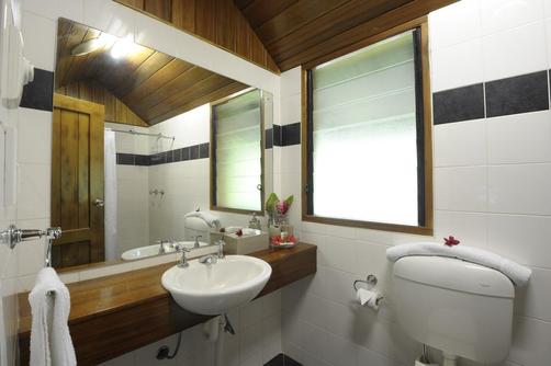 Kokopo Beach Bungalow Resort - Kokopo - Bathroom