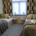 Hotel Három Gúnár in Kecskemét: twin guest room with two single beds, bedside lamps, and window