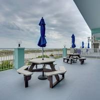 Cozy Oceanfront Condo with Pool and Beach Access!