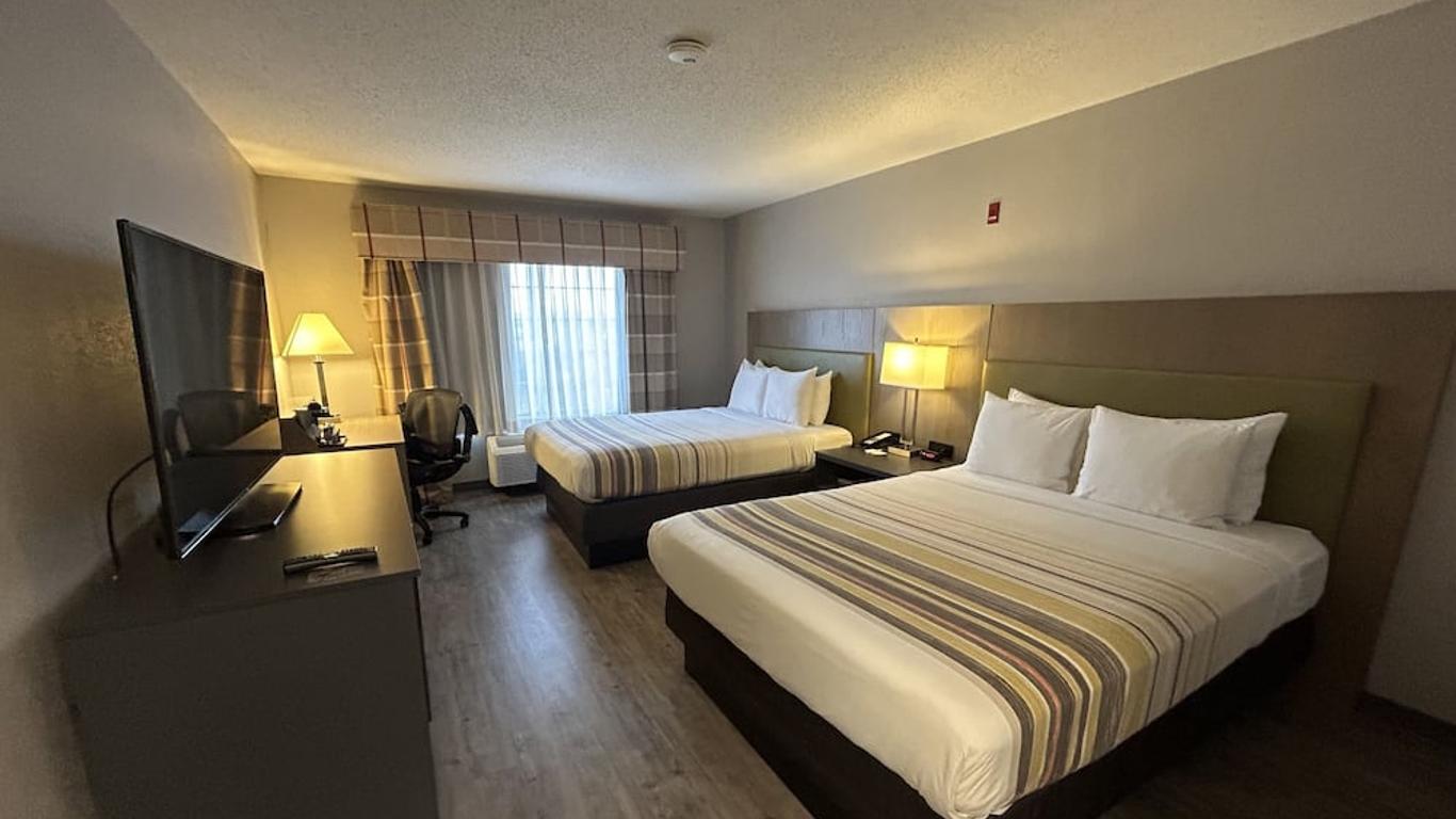 Country Inn & Suites by Radisson Grand Rapids Air