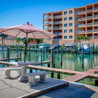 Cozy Condo In Treasure Island. Quick Walk To Beach Or Downtown, Boat Dock & Wifi. Great Value!