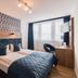 Hotel am Brauerei-Dreieck, Bamberg: modern hotel room with double bed, desk, chair and large window