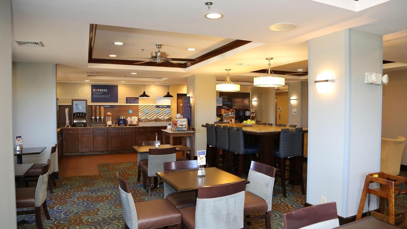 Holiday Inn Express & Suites Cleveland