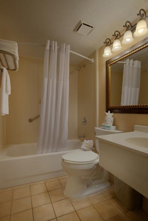 Quality Suites The Royale Parc Suites - Kissimmee - Bathroom