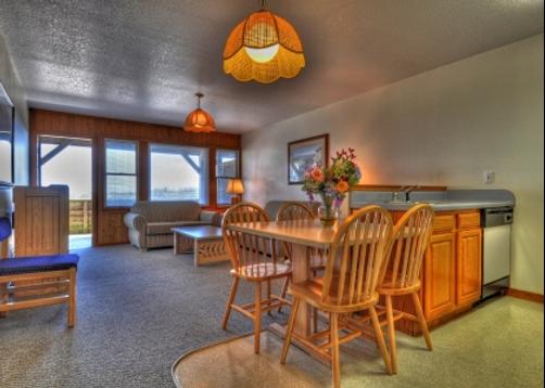 Lighthouse View Oceanfront Lodging - Buxton