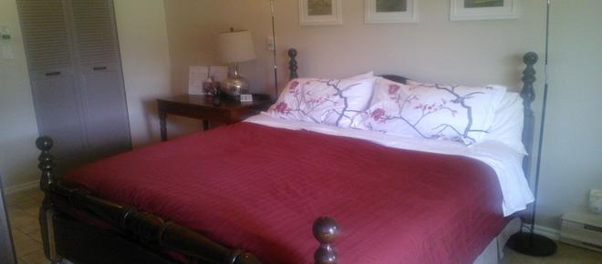 Aaron's Pool & Spa B&B - Kelowna