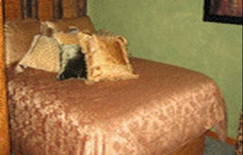 Holly Lane Gardens - Bainbridge Island - Bed