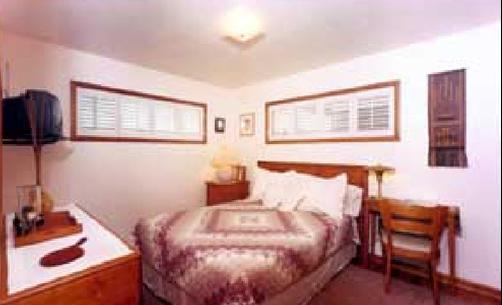 Hostess House - Portland - Bedroom