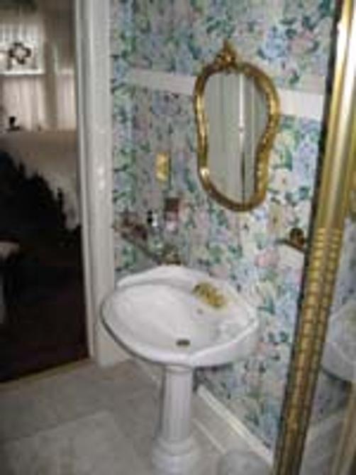 Leblanc House - Minneapolis - Bathroom