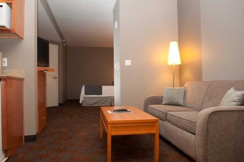 Hawthorn Suites by Wyndham Manhattan Beach - Manhattan Beach - Bedroom