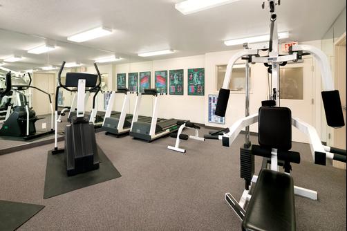 Days Inn and Suites Green Bay WI. - Green Bay - Gym