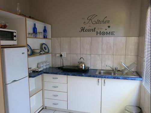 A Cherry Lane Self Catering and B&B - Bloemfontein - Kitchen