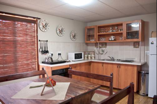 A Cherry Lane Self Catering and B&B - Bloemfontein - Kitchen